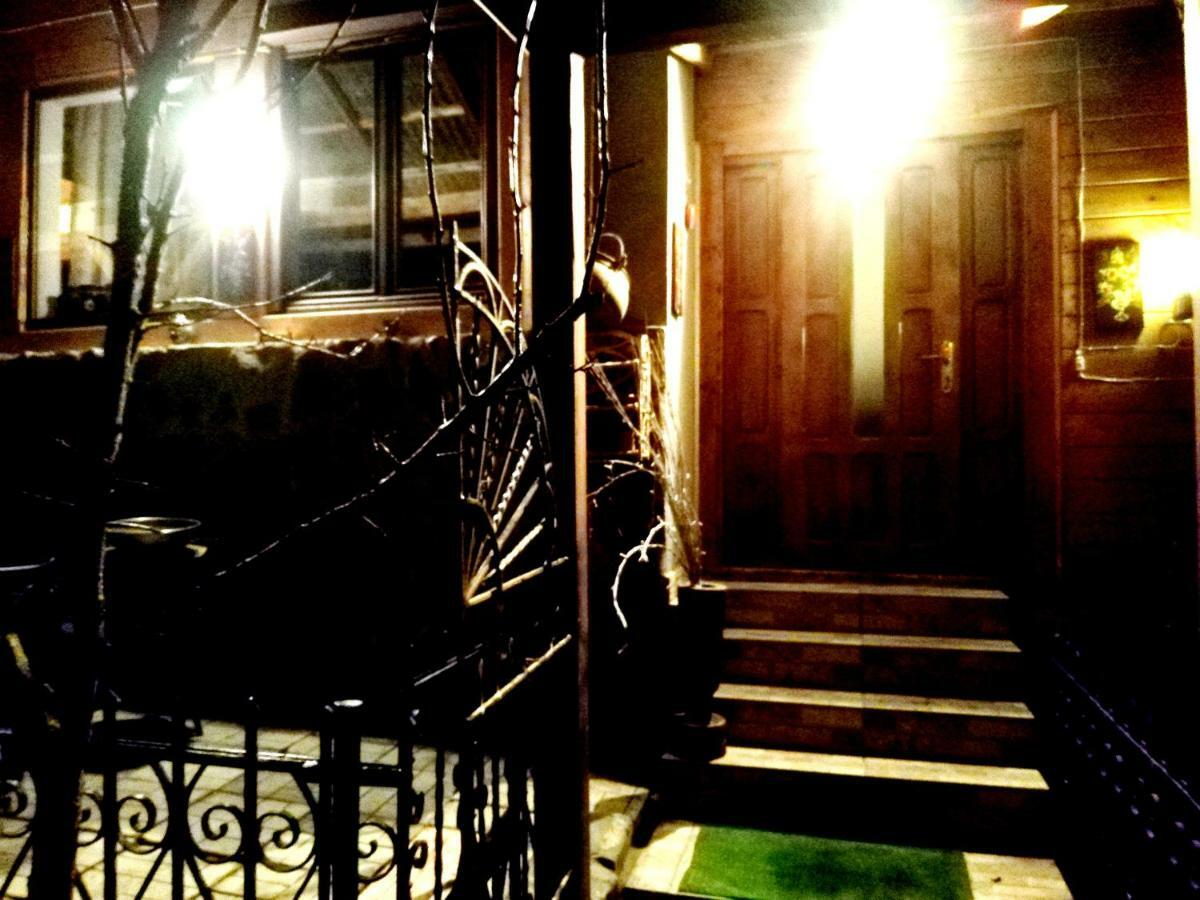Leyla Guesthouse Castel Brasov Bagian luar foto