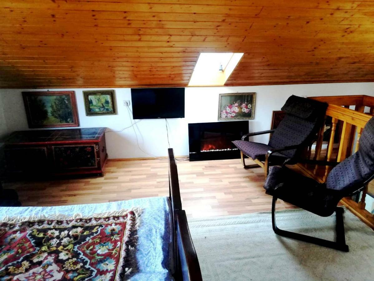 Leyla Guesthouse Castel Brasov Bagian luar foto