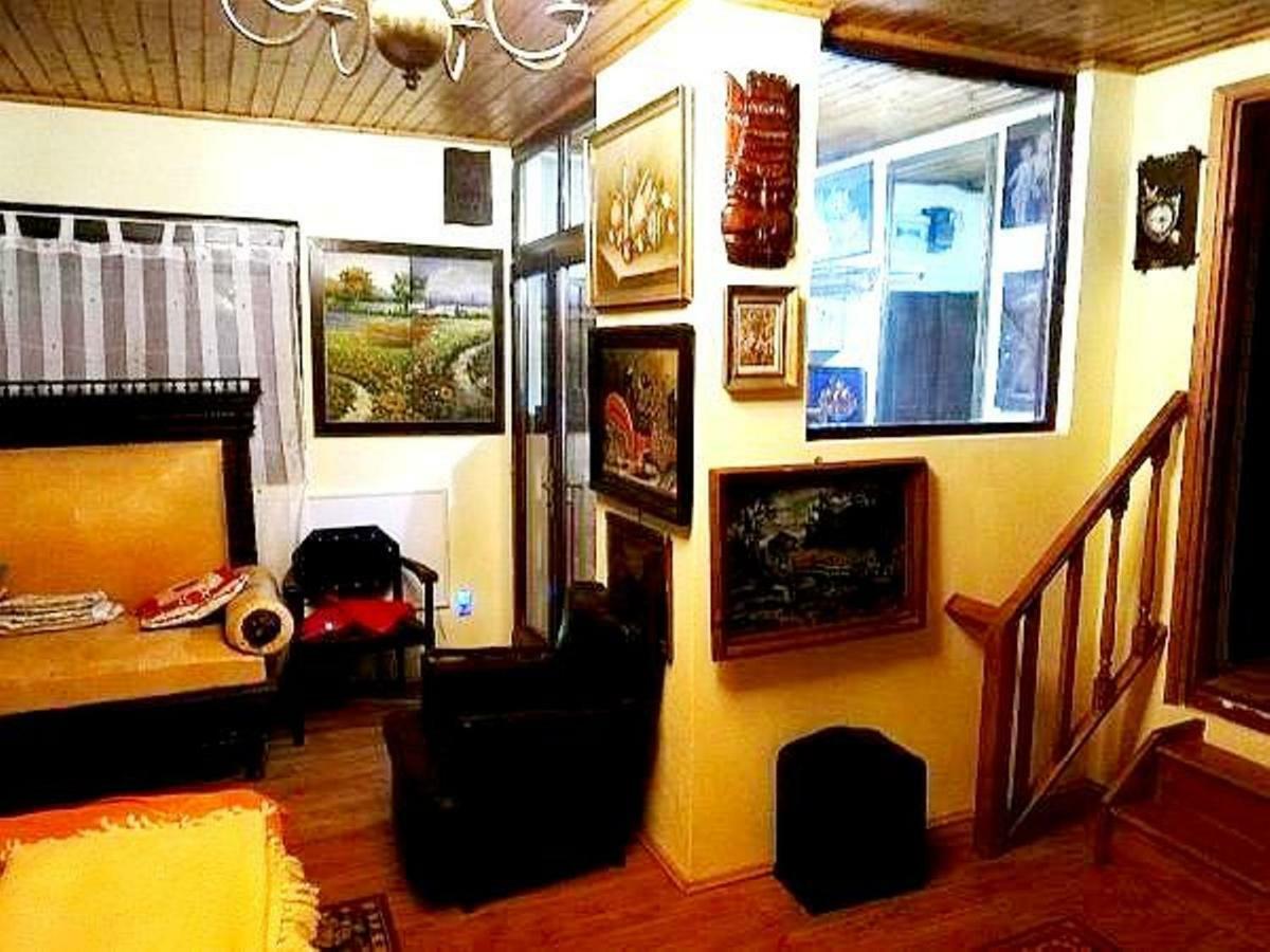 Leyla Guesthouse Castel Brasov Bagian luar foto